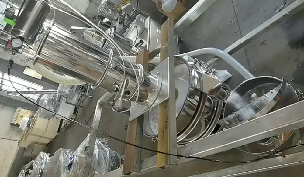 真空上料機(jī)接旋振篩、料倉試樹脂粉物料